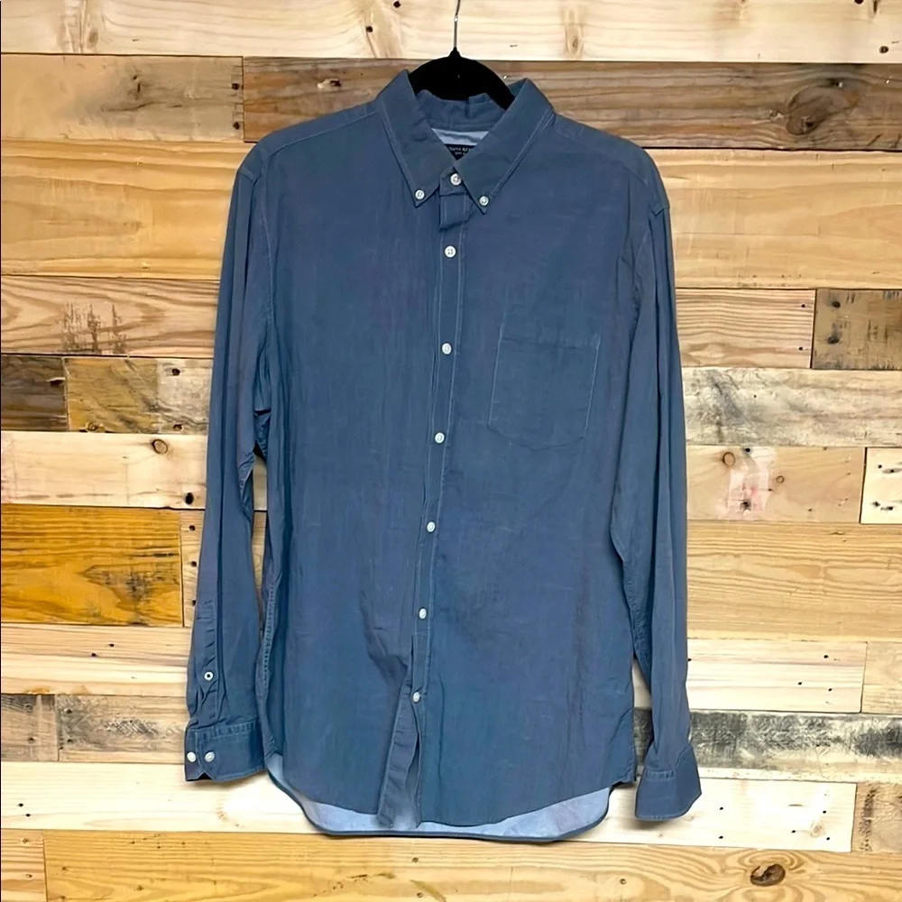 Banana Republic size Large Blue Casual Button Down Soft Wash Long Sleeve Shirt